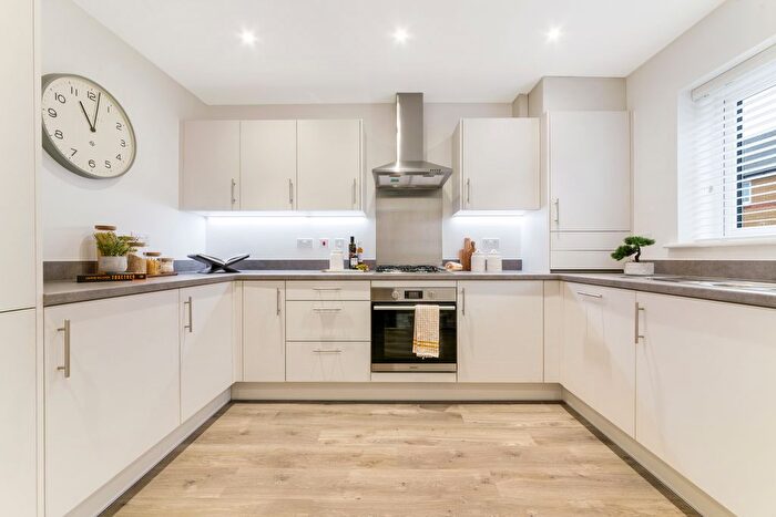 4 Bedroom Detached House For Sale In Pear Tree Orchard, Sittingbourne, ME10