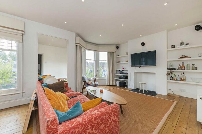 3 Bedroom Maisonette To Rent In Telferscot Road, Balham, SW12