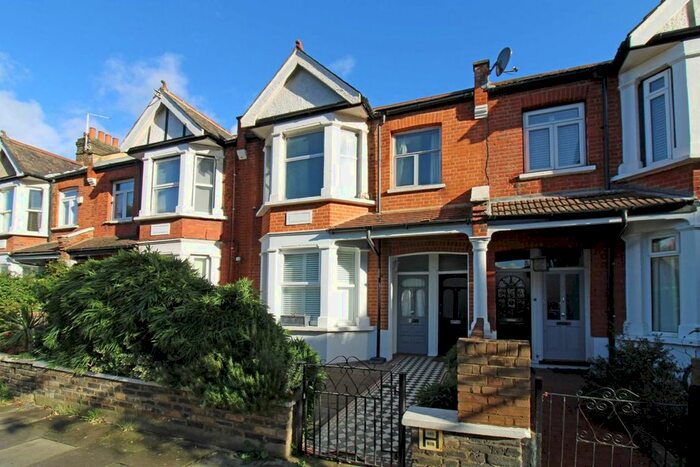 2 Bedroom Flat To Rent In Larden Road, London, W3