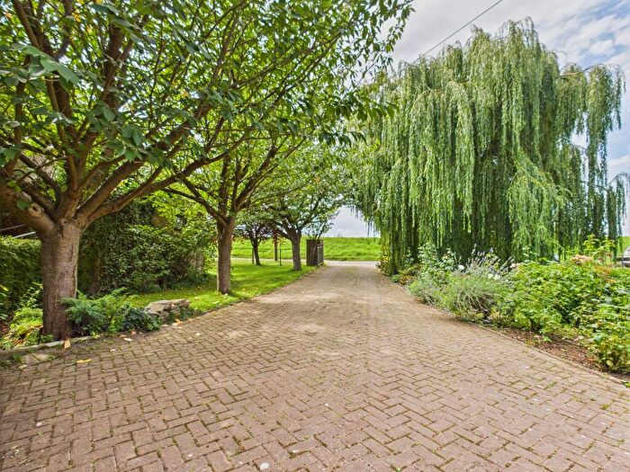 3 Bedroom Detached Bungalow For Sale In Waverney, Scunthorpe, DN17