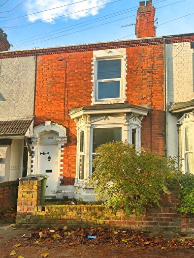 3 Bedroom Terraced House To Rent In Legsby Avenue, Grimsby, DN32