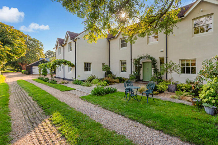 5 Bedroom Detached House For Sale In Beenhams Heath, Reading, RG10