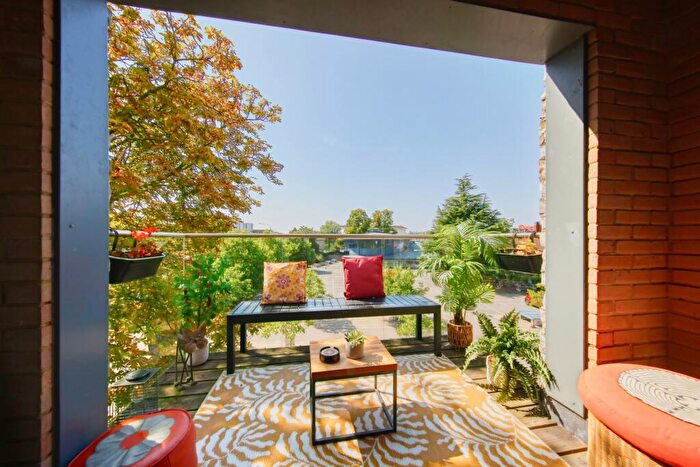 1 Bedroom Flat For Sale In London Road, Kingston Upon Thames, KT2