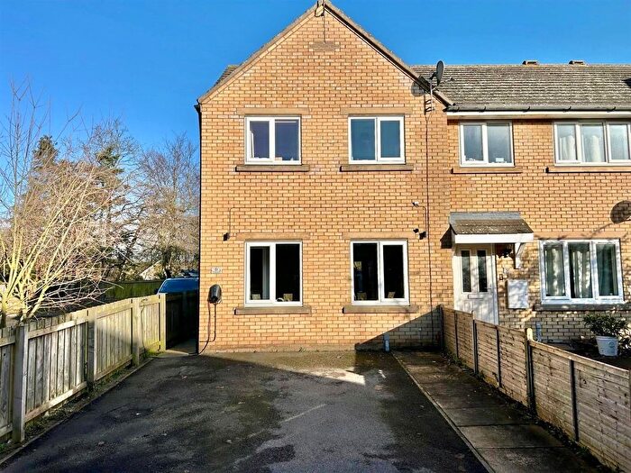 3 Bedroom End Of Terrace House For Sale In St Marys Court, Pocklington, YO42