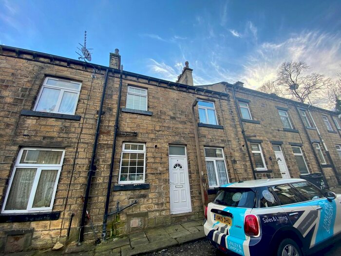 2 Bedroom Detached House To Rent In Emerald Street, Keighley, West Yorkshire, Uk, BD22