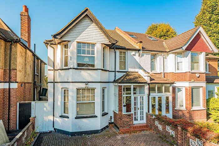 4 Bedroom Detached House For Sale In Thornbury Road, Isleworth, TW7