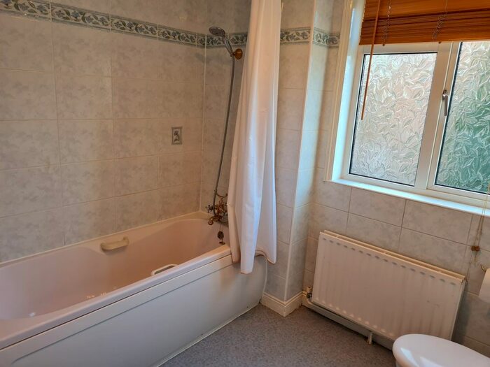 2 Bedroom Flat To Rent In Sun Street, Sandy SG19