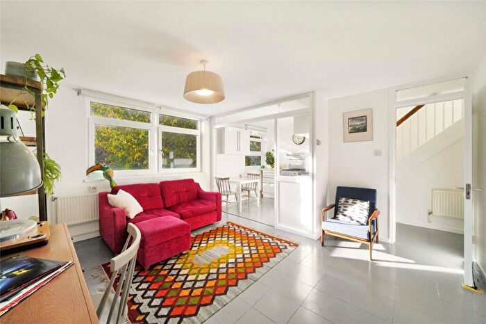 1 Bedroom Apartment For Sale In Wheeler Gardens, London, N1