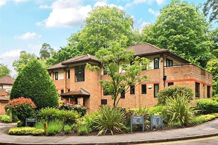 3 Bedroom Flat For Sale In The Warren, Oxshott, KT22