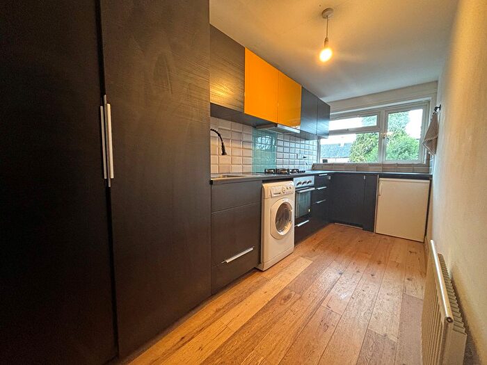 1 Bedroom Flat To Rent In Stockbreach Close, Hatfield, AL10