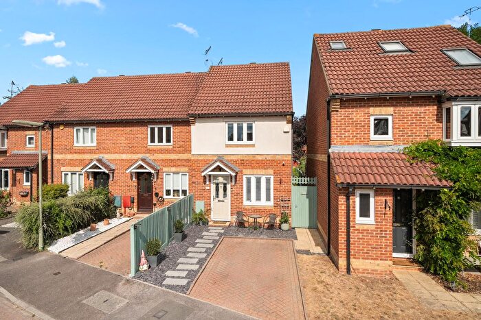 2 Bedroom End Of Terrace House For Sale In Mays Close, Weybridge, KT13