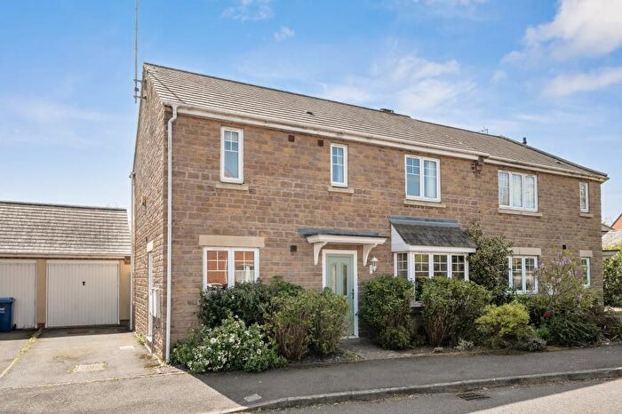 3 Bedroom Semi Detached House For Sale In Banbury, Oxfordshire, OX16