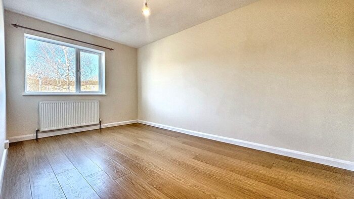 3 Bedroom Semi-detached House To Rent In Chandler Close, Bath, BA1