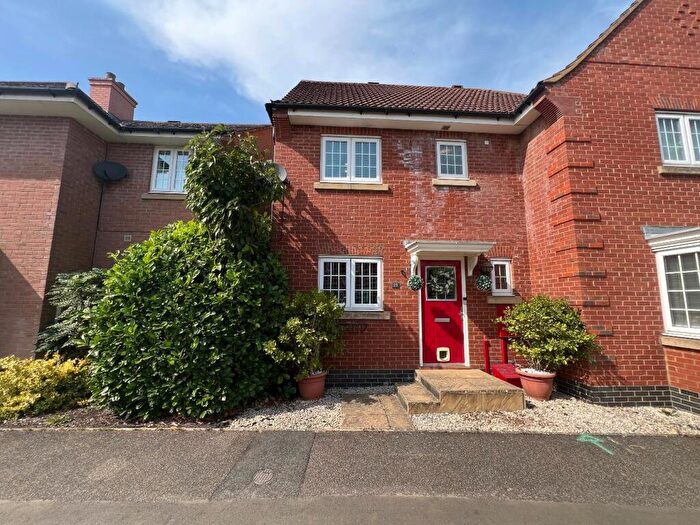 3 Bedroom Semi-Detached House For Sale In Ironwood Avenue, Desborough, Kettering, NN14