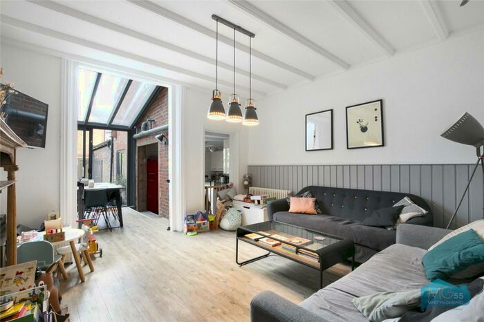 3 Bedroom Apartment To Rent In Fortis Green, London, N2