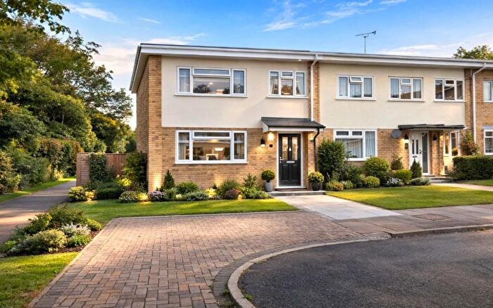 3 Bedroom End Of Terrace House For Sale In Dolphin Place, Aylesbury, HP21