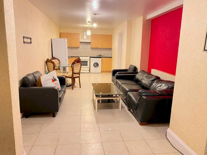 2 Bedroom Flat To Rent In York Road, Ilford IG1