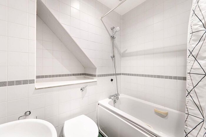 4 Bedroom Maisonette To Rent In Lansdowne Mews, Holland Park, London, W11
