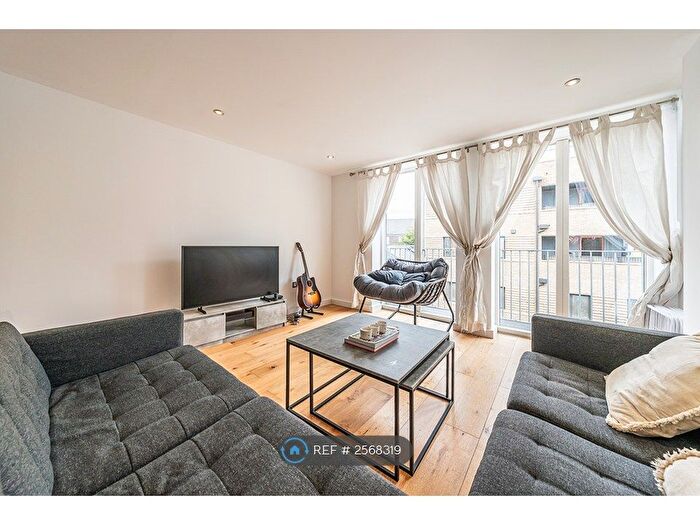 2 Bedroom Flat To Rent In Hanford Road, London, SW4