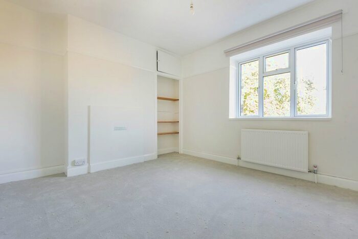2 Bedroom Flat To Rent In Lambeth Road, Regina Court, SE1