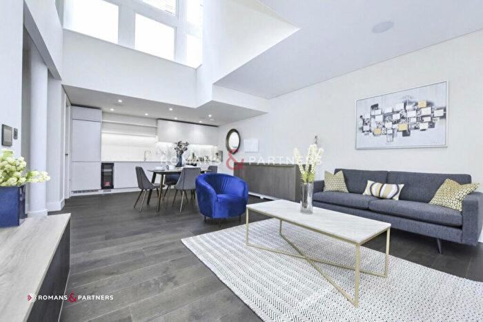 2 Bedroom Apartment For Sale In Pink Mews, Holborn, EC1N