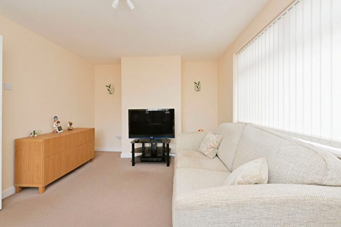 2 Bedroom Bungalow For Sale In Woodhill Road, Northampton, Northamptonshire, NN5