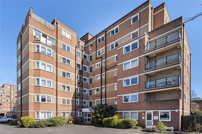 2 Bedroom Flat For Sale In Upper Richmond Road, London, SW15