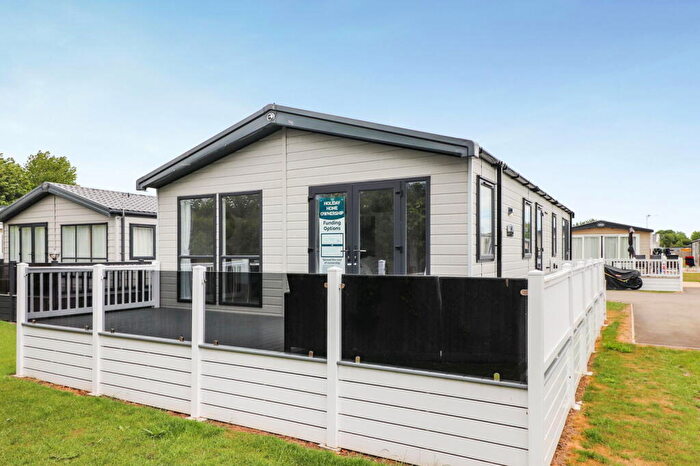 2 Bedroom Mobile Home For Sale In Walton Avenue, Felixstowe, IP11