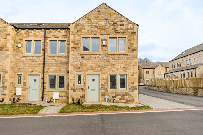 3 Bedroom End Of Terrace House For Sale In Tinker Croft, Lepton, Huddersfield, HD8
