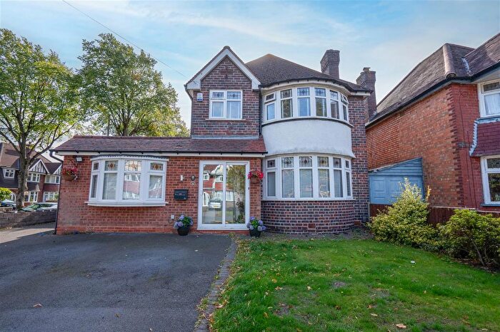 4 Bedroom Detached House For Sale In Lulworth Road, Birmingham, B28