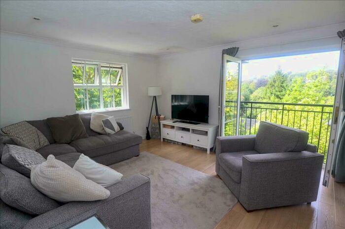 1 Bedroom Apartment To Rent In Birch Court, CR5