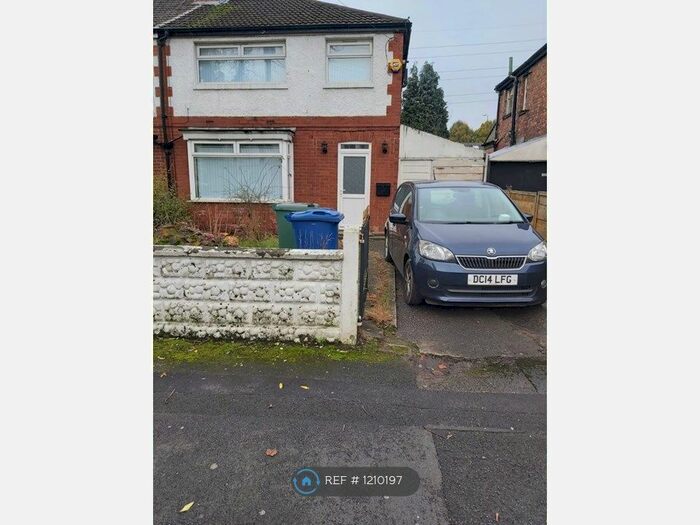 3 Bedroom Semi-Detached House To Rent In Windsor Avenue, Whitefield, Manchester M45