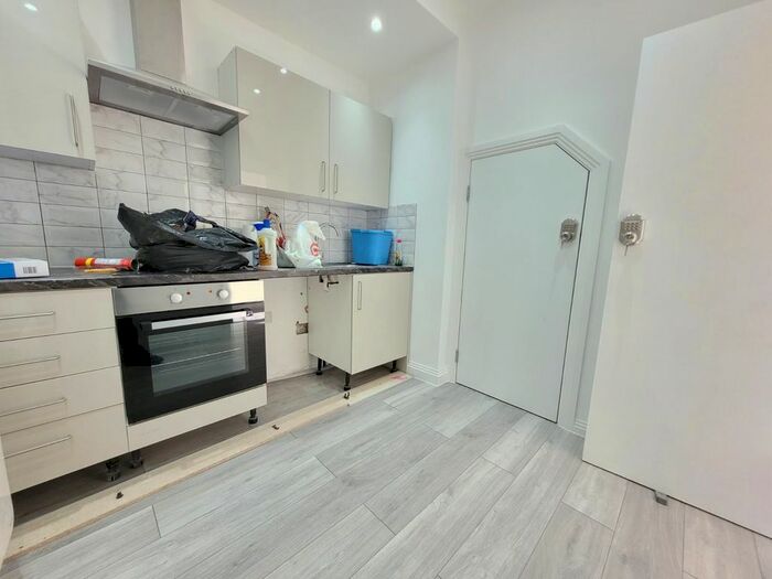 Studio To Rent In Swanfield Road, Waltham Cross, EN8