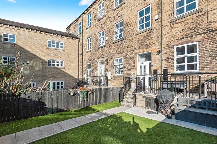 4 Bedroom Terraced House For Sale In Brunswick Place, Heckmondwike, WF16
