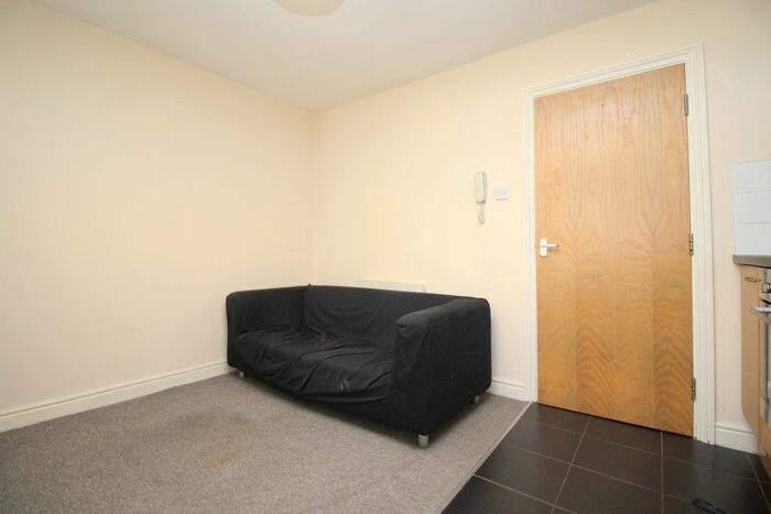 1 Bedroom Flat To Rent In Firth Road, Beeston, Leeds, LS11
