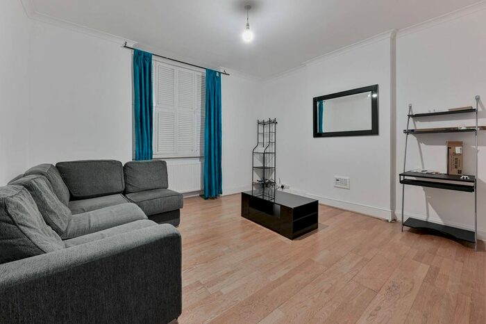 1 Bedroom Flat To Rent In Tooley Street, Shad Thames, London, SE1