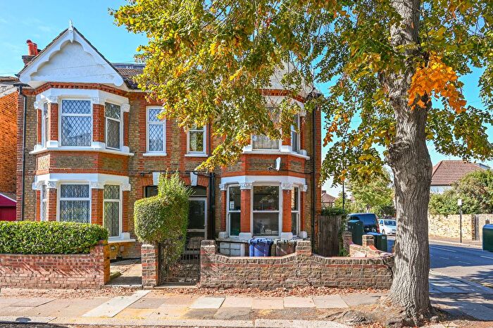 2 Bedroom Maisonette For Sale In Seward Road, London, Northfields, London, W7