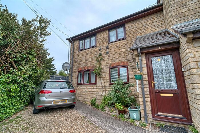 2 Bedroom Flat For Sale In Queen Street, Gillingham, SP8