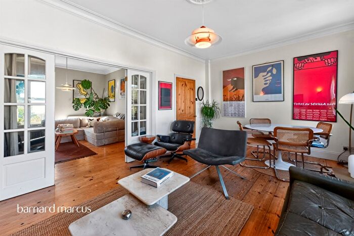 2 Bedroom Flat For Sale In Ravenstone Road, London, N8