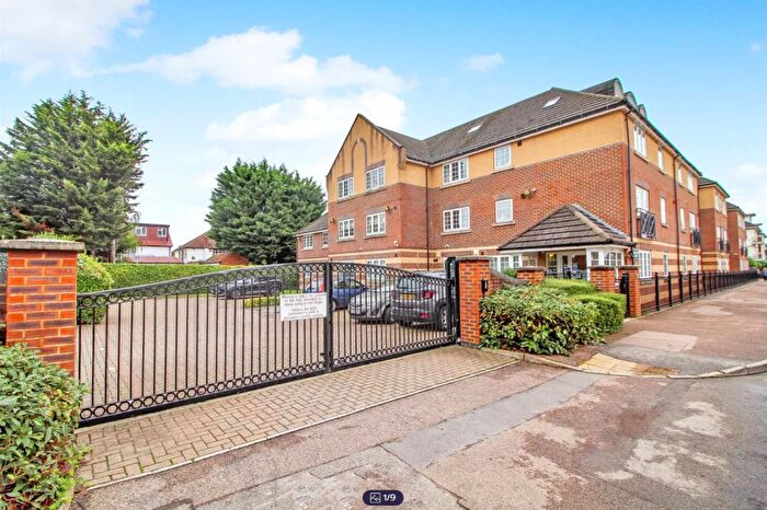 1 Bedroom Apartment For Sale In Betjeman Court, Cockfosters Road, Cockfosters, Barnet, EN4