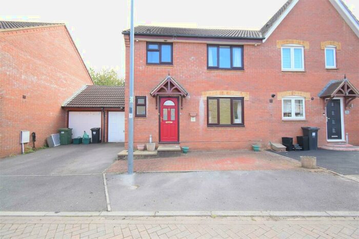 3 Bedroom Semi-Detached House To Rent In Elizabeth Way, Mangotsfield, Bristol, BS16