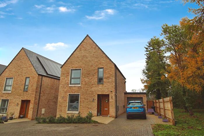 4 Bedroom Detached House For Sale In Thames View, Blunsdon, SN26