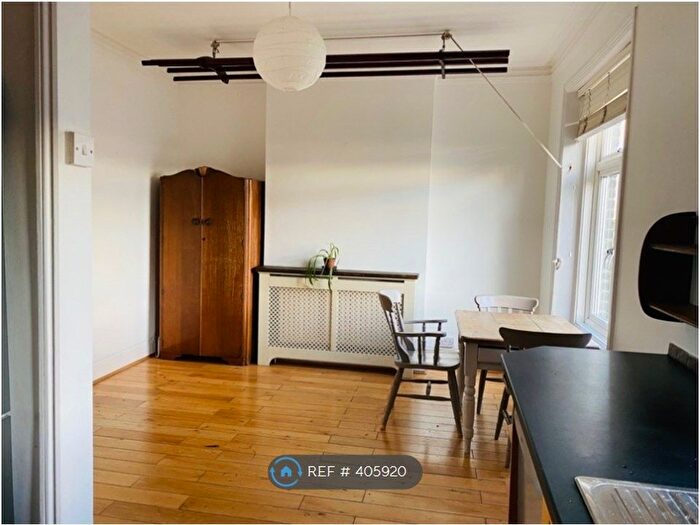 3 Bedroom Maisonette To Rent In Cavendish Road, London, N4