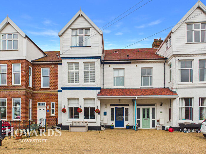 4 Bedroom Terraced House For Sale In Lyndhurst Road, Lowestoft, NR32