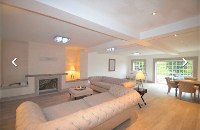 5 Bedroom Semi-Detached House To Rent In Hendon Wood Lane, Barnet, NW7