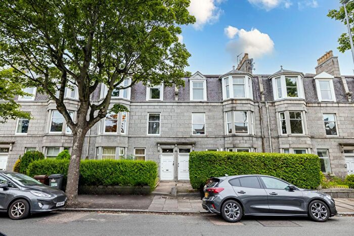 2 Bedroom Flat To Rent In Forest Avenue, Aberdeen, AB15