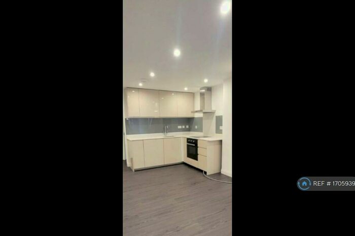 Studio To Rent In Colonial Road, Slough, SL1