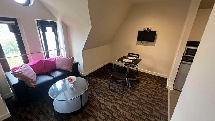 1 Bedroom Flat To Rent In Flat, Gladstone Buildings, St James Row, S1