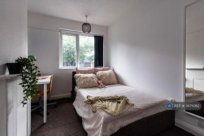 3 Bedroom Semi Detached House To Rent In Beeston Road, Nottingham, NG7