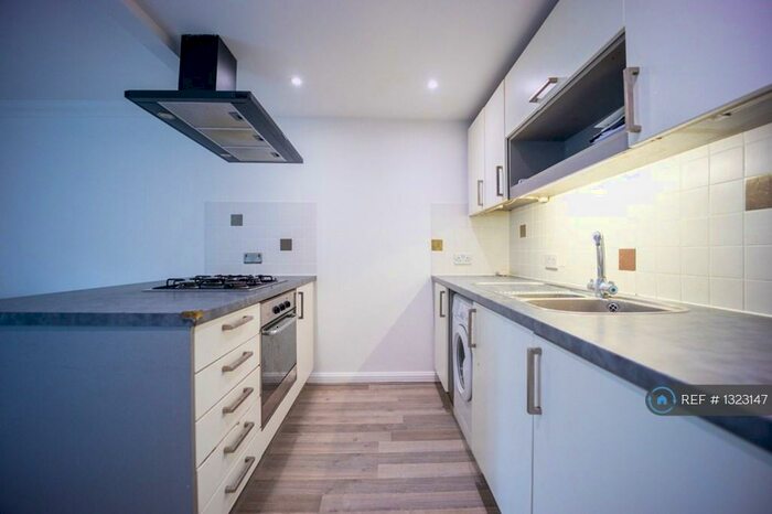 2 Bedroom Flat To Rent In Neale Court, Dagenham, RM9